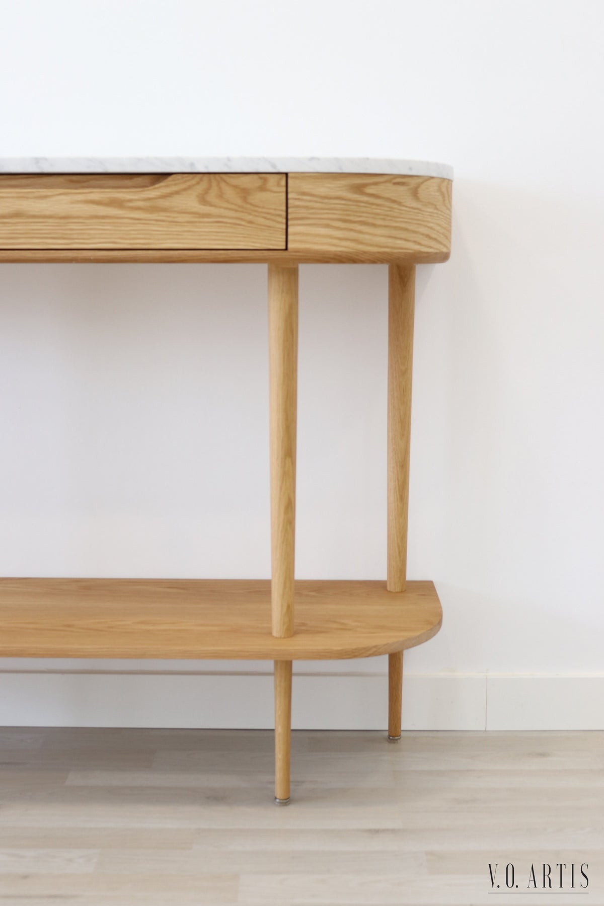 Table console avec 2 tiroirs, étagère et 4 pieds en chêne américain massif avec plateau en marbre